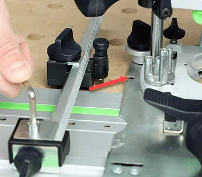 Dispositif de serrage d'échelle graduée