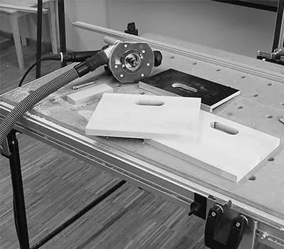 Relâchement du bouton de blocage de la fraise