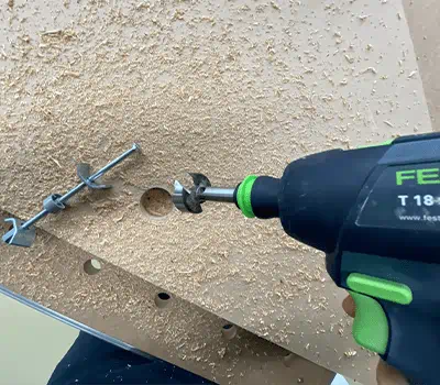 Distance de perçage par rapport au bord du panneau