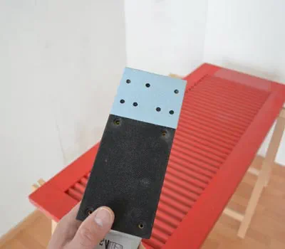 Les volets dont le revêtement est intact peuvent être traités de manière optimale avec la ponceuse linéaire DUPLEX et le patin de ponçage pour lamelles.