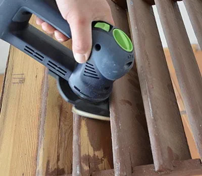 Poncez les lamelles jusqu'à ce que la surface présente la qualité souhaitée.