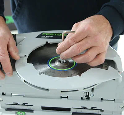 Utiliser la lame de scie à denture plate