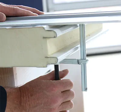 Fixation du matériau avec des serre-joints