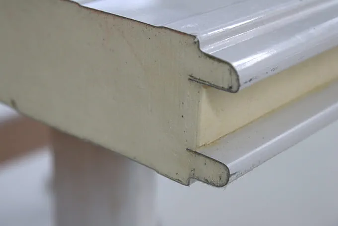 Découpe de panneaux sandwich