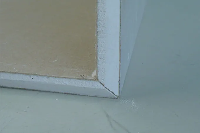 Fraisage d'une plaque de plâtre