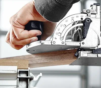 Pour une solidité maximale, nous utilisons 2 tenons par assemblage en angle