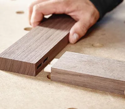 Exécuter les fraisages de façon analogue à cette méthode pour les quatre frises du cadre