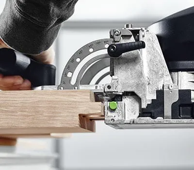 Apposer un repère à la position souhaitée pour le tenon et travailler en utilisant la fenêtre d'inspection