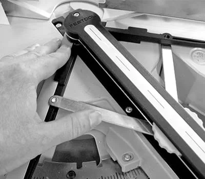 Report de l'angle sur la scie à onglets radiale