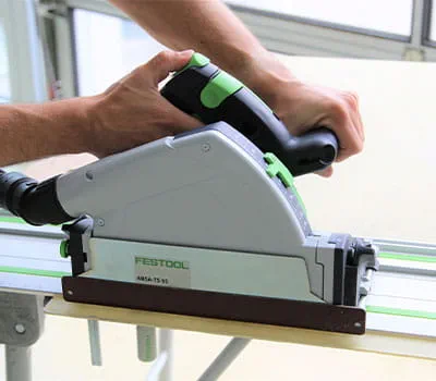 Sciage de la plaque de PRV