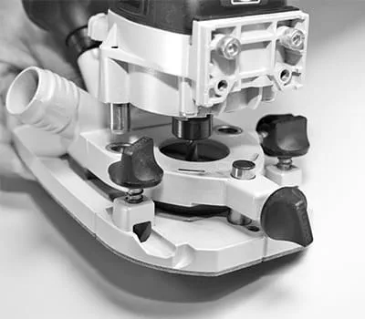 Fixation de la machine à la table de support