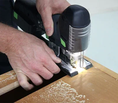 Découpe à la scie sauteuse