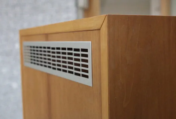 Installation de la grille d'aération