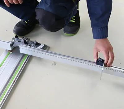 Régler la largeur sur la butée angulaire