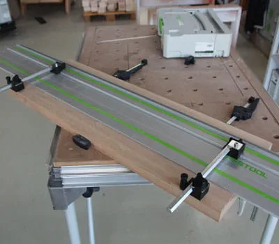 positionnement parallèle du rail de guidage