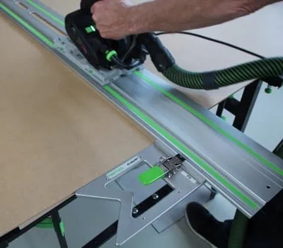 Découper la paroi arrière