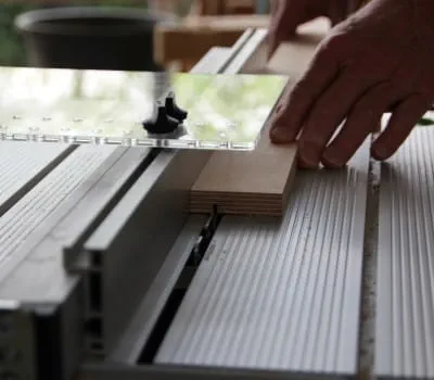 Rainurer le fond de tiroir