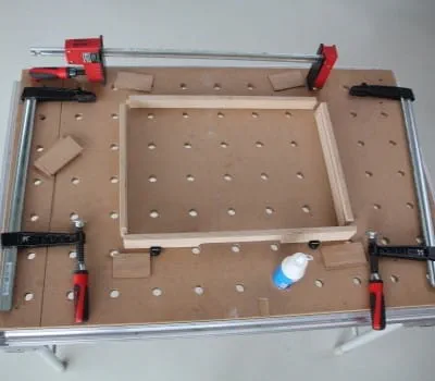 Coller les pièces des tiroirs