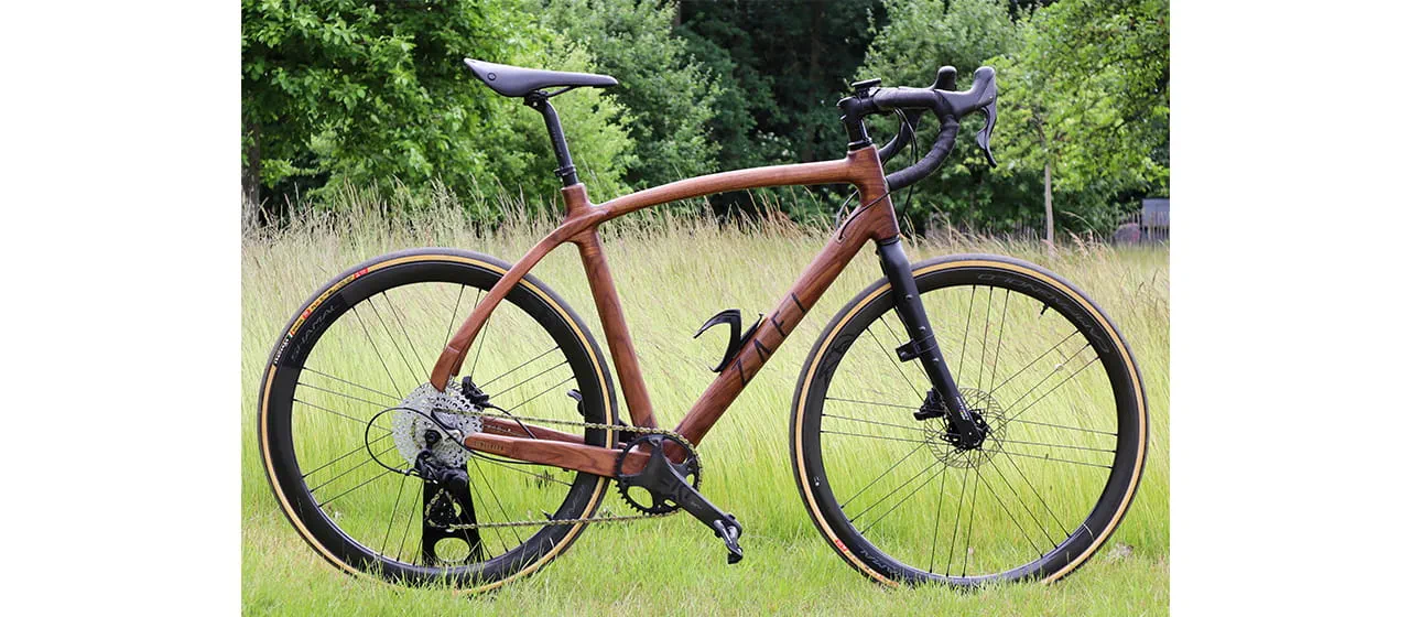 Le vélo en bois terminé 
