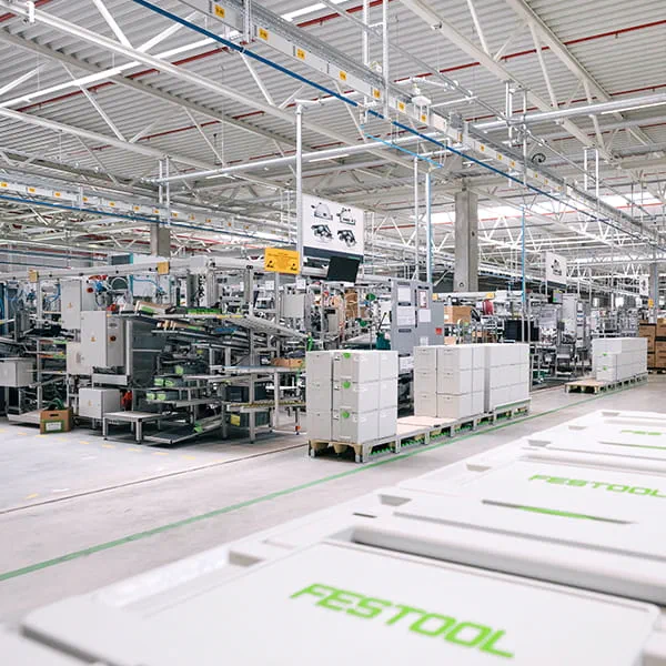 Vue de l'intérieur de l'usine d'assemblage ultramoderne de Festool à Weilheim