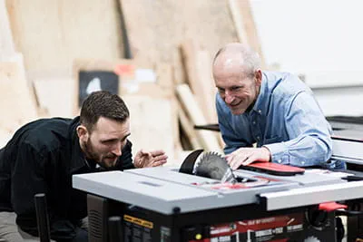 La scie circulaire sur table avec technologie SawStop