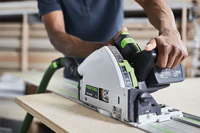 La technologie SawStop dans la scie circulaire sur table Festool TKS 80