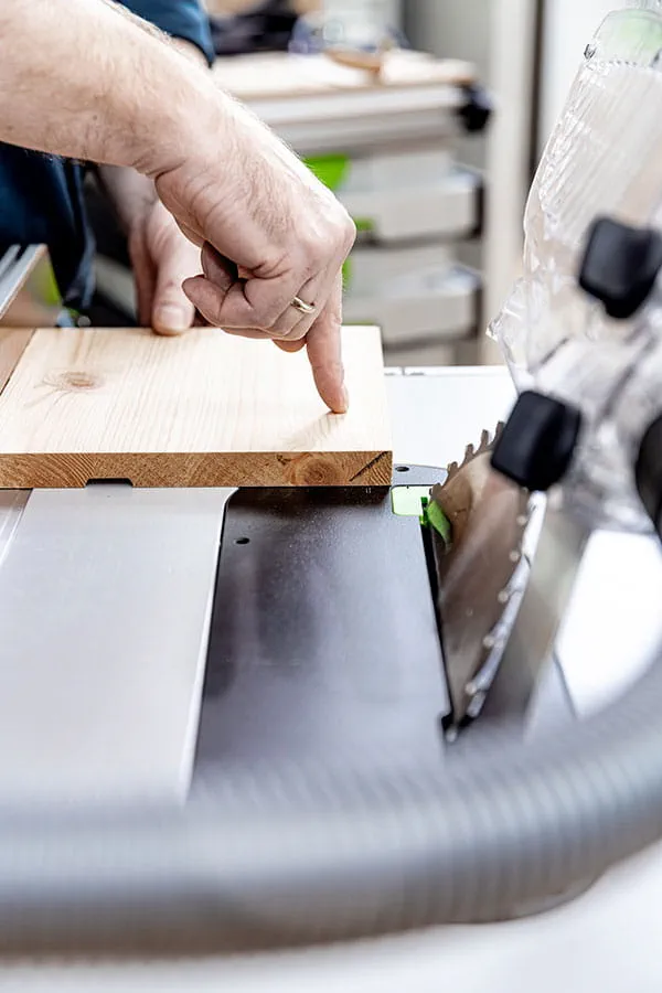 La scie stationnaire Festool TKS 80 à technologie SawStop