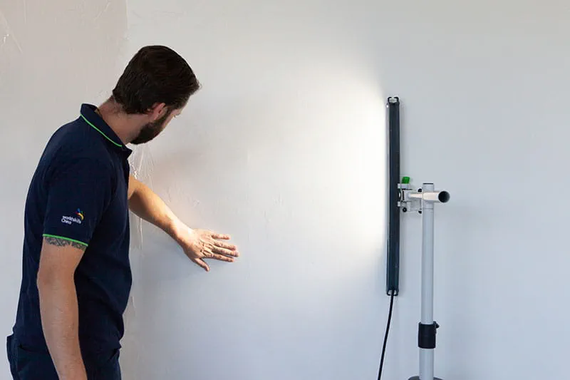 Contrôle des surfaces avec la lampe rasante Festool STL 450