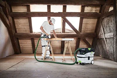 L'aspirateur compact sans fil est le compagnon idéal pour les travaux de montage et les petits travaux spontanés entre deux.