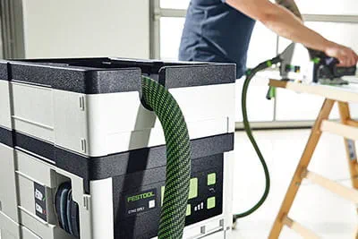 Interaction optimale avec les outils sans fil de Festool. Pratique et rapide : déclenchement automatique de l'aspirateur via la batterie Bluetooth®.