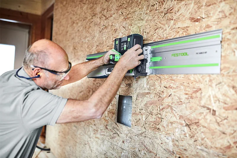 Le nouveau rail de guidage FS 2.0 plaqué sur un mur
