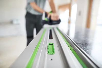 Le nouveau rail de guidage FS 2.0 avec patins adhésifs