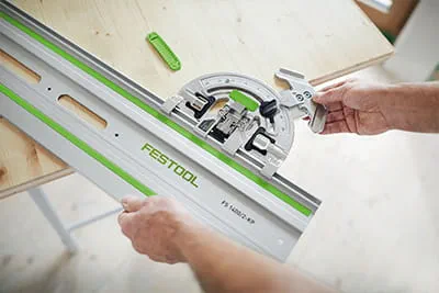 Le nouveau rail de guidage FS 2.0 Festool avec butée angulaire