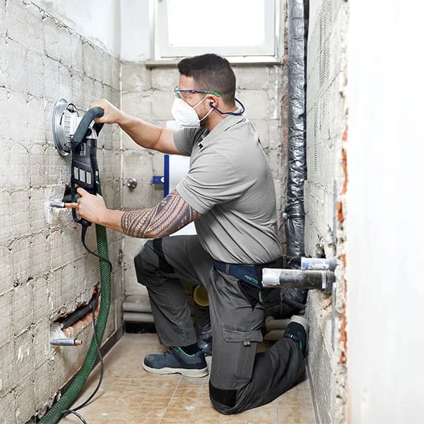 Le moteur EC-TEC sans charbons séduit par une longue durée de vie et atteint un haut niveau d'efficacité. Ainsi, la surchauffe et les interruptions de travail forcées ne sont plus qu'un mauvais souvenir.