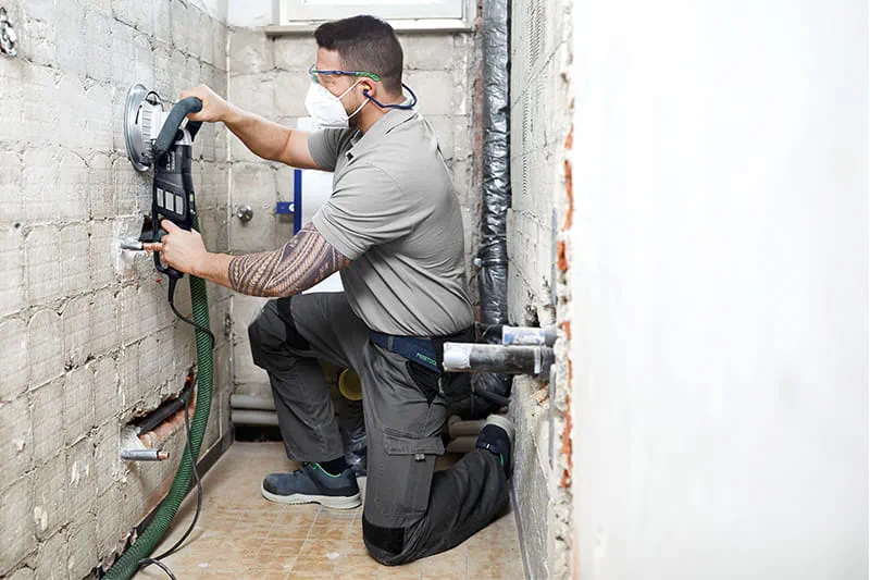 Le moteur EC-TEC sans charbons séduit par une longue durée de vie et atteint un haut niveau d'efficacité. Ainsi, la surchauffe et les interruptions de travail forcées ne sont plus qu'un mauvais souvenir.