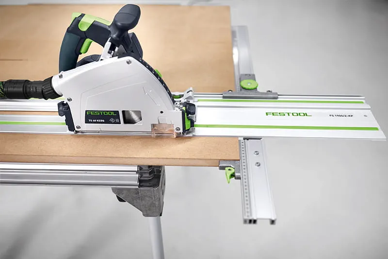 Guide parallèle FS-PA pour une découpe parfaite des panneaux.
