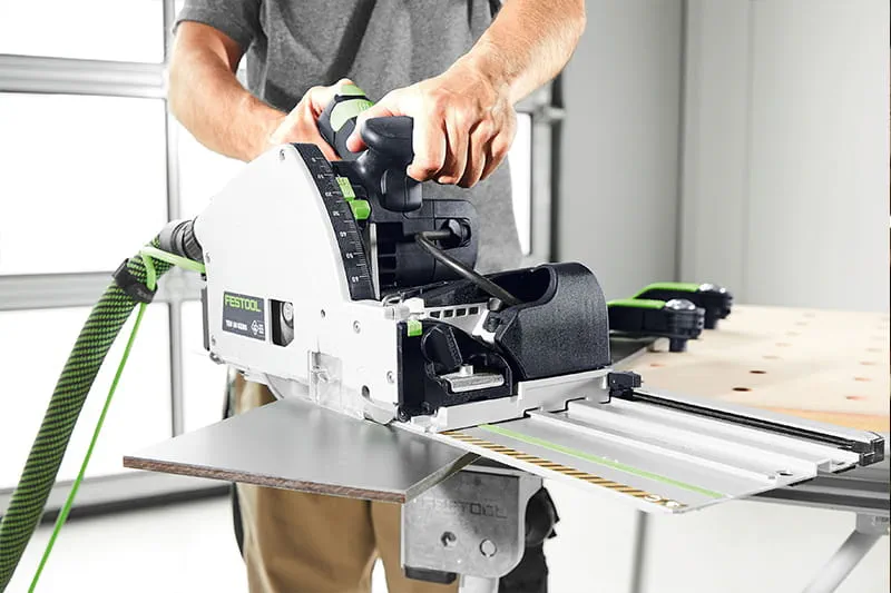 La nouvelle scie plongeante inciseur TSV 60 K de Festool en action