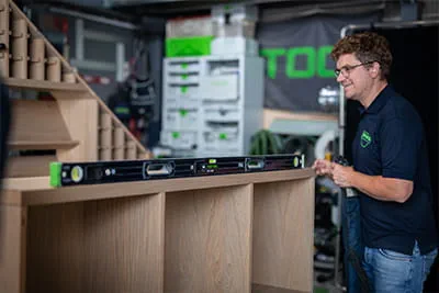 Gary Banks montre avec fierté sa collection d'outils