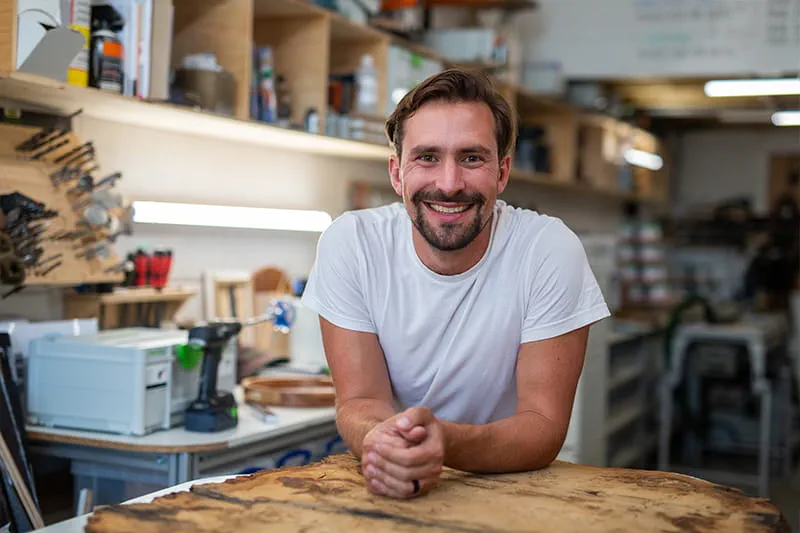 Richard Wagner dans son atelier de menuiserie