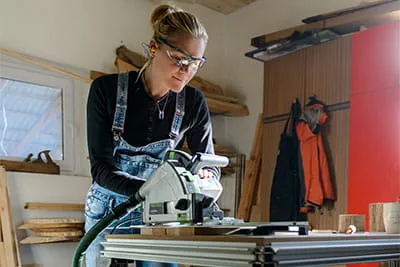 La perceuse-visseuse sans fil Festool en action