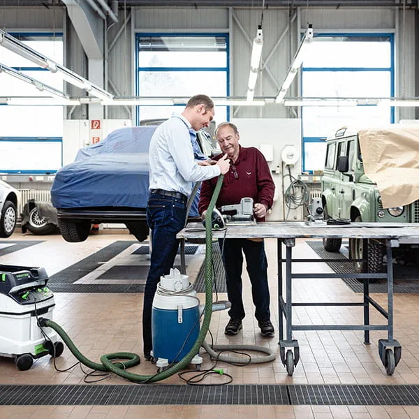 Travaux de ponçage à l'atelier Festool