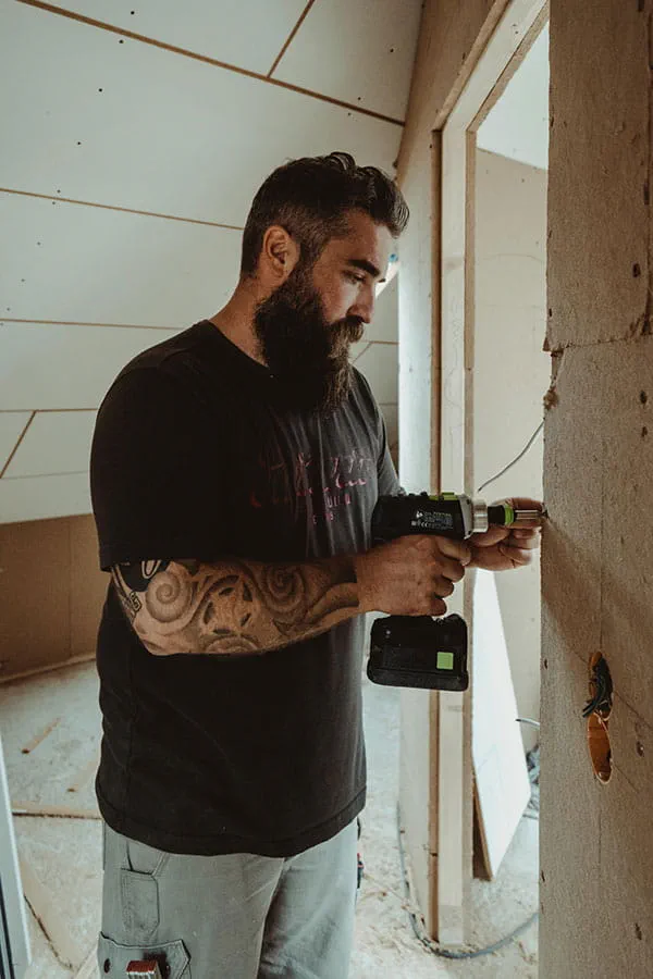 La perceuse-visseuse sans fil Festool en action