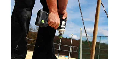 La perceuse-visseuse sans fil DRC 18/4 de Festool participe au chantier.