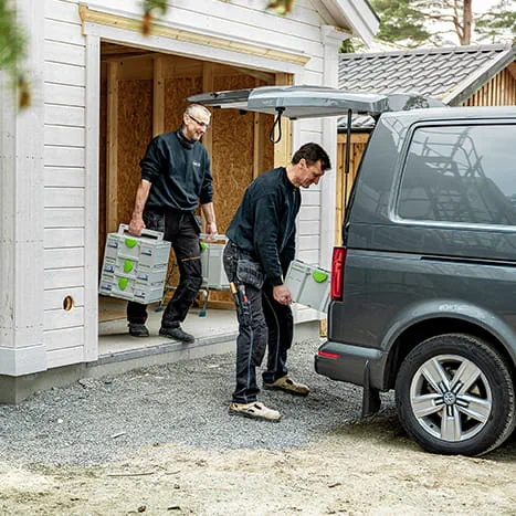 Les Systainer Festool sont chargés dans le véhicule