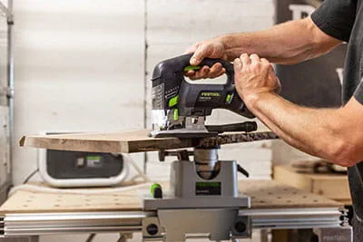 Sciage du plateau avec la scie sauteuse Festool
