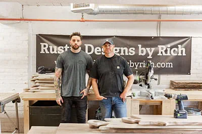Les deux fondateurs de Rustic Designs by Rich