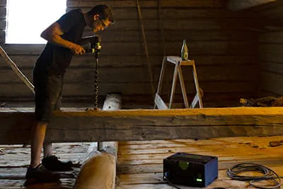 Travaux avec la lampe STL SYSLITE et le mélangeur MX de Festool 