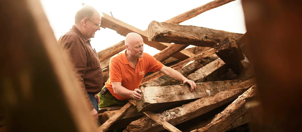 Le bois provient d'anciennes maisons à colombages.