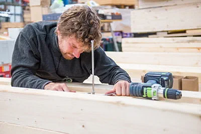 La perceuse-visseuse sans fil Festool en action