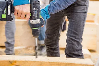 La perceuse-visseuse sans fil Festool en action